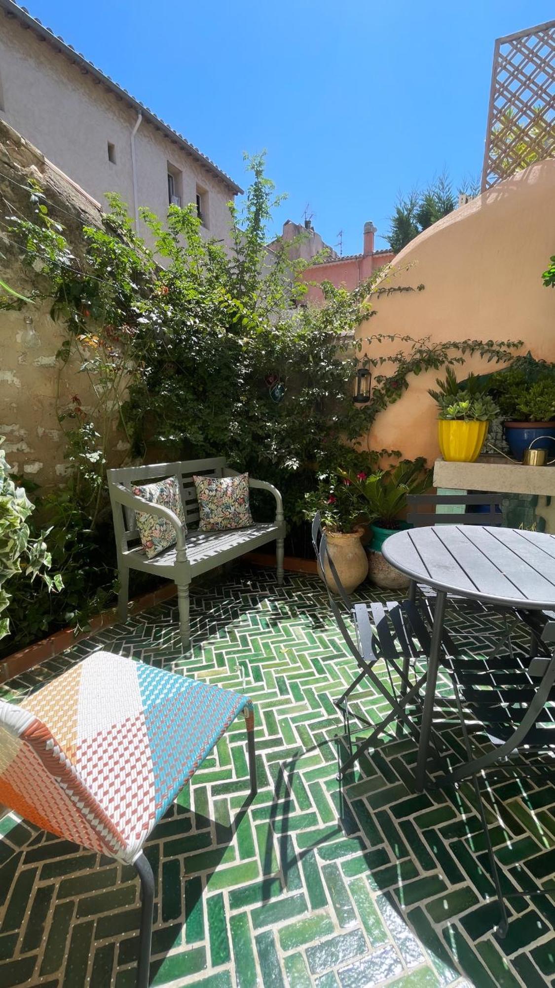 Petit Patio - 2 Chambres - Centre Ville - Climatisation Каси Екстериор снимка