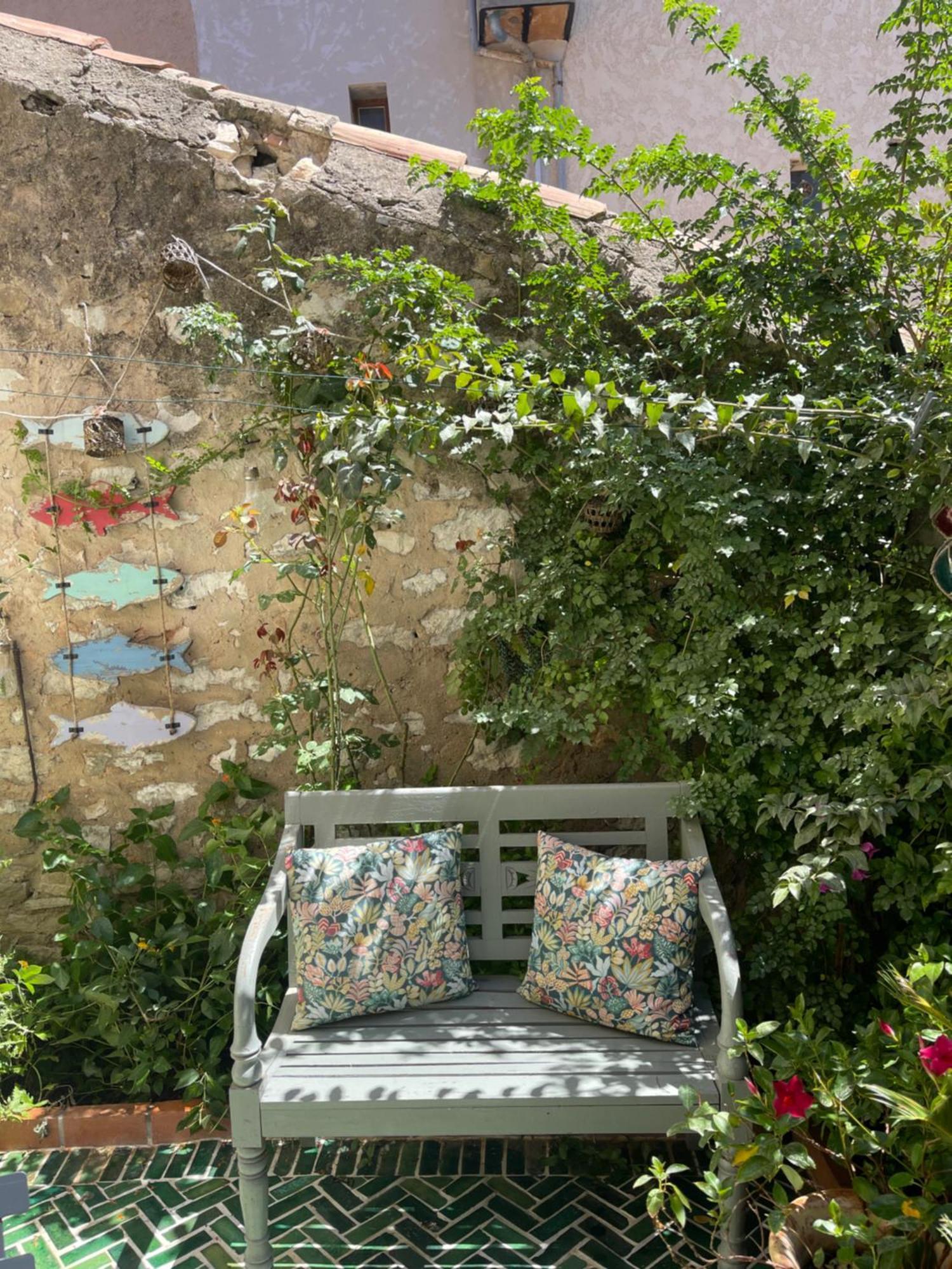 Petit Patio - 2 Chambres - Centre Ville - Climatisation Каси Екстериор снимка